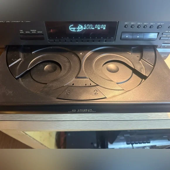 Technics SL-PD687 Compact Disc Changer - 5 Disc -  Black - Tested *NEW BELTS* - Picture 4 of 10